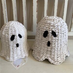 Set of 2 Made in Vietnam NWT White Thick Wicker Ghost Decor with Scallop Bottoms
